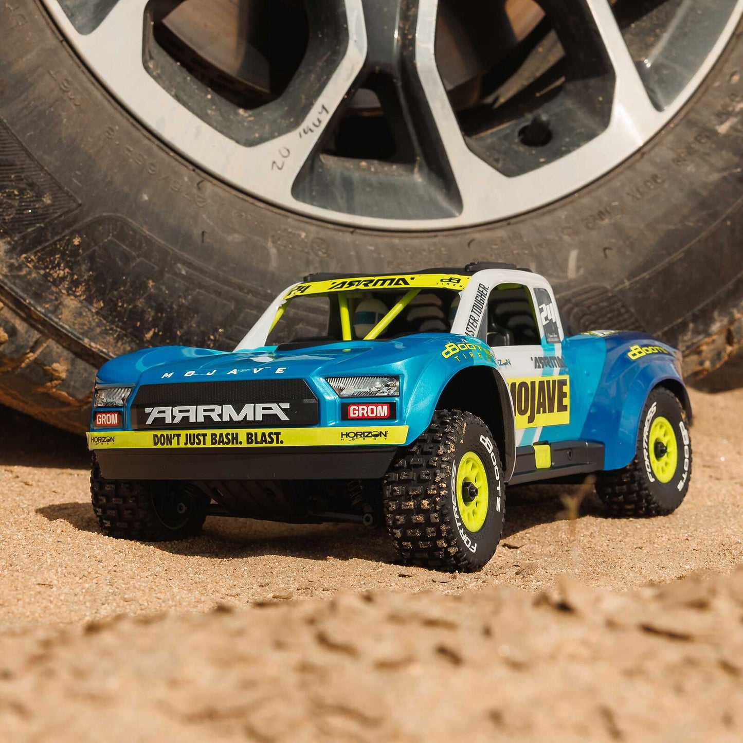 MOJAVE GROM MEGA 380 Brushed 4X4 Small Scale Desert Truck RTR with Battery & Charger, Blue/White