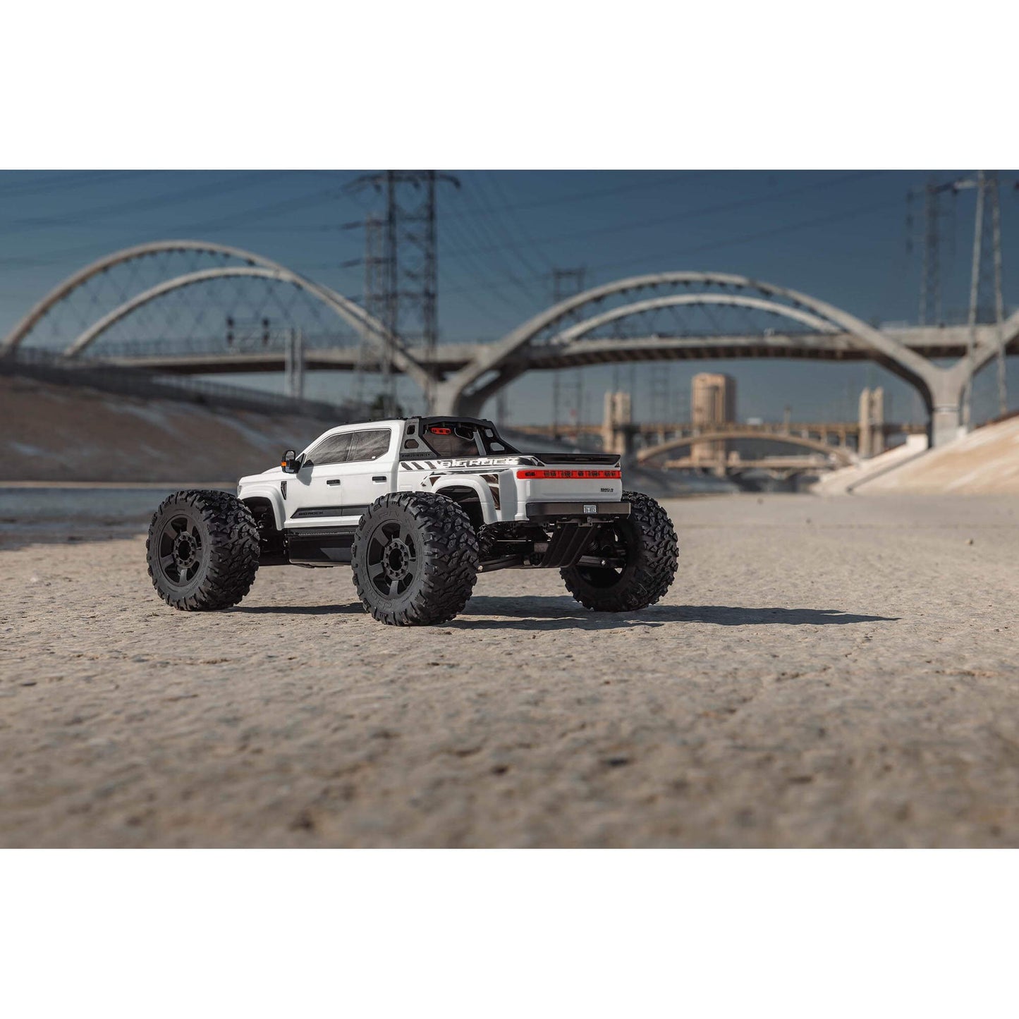 BIG ROCK 6S 4WD BLX 1/7 Monster Truck RTR White