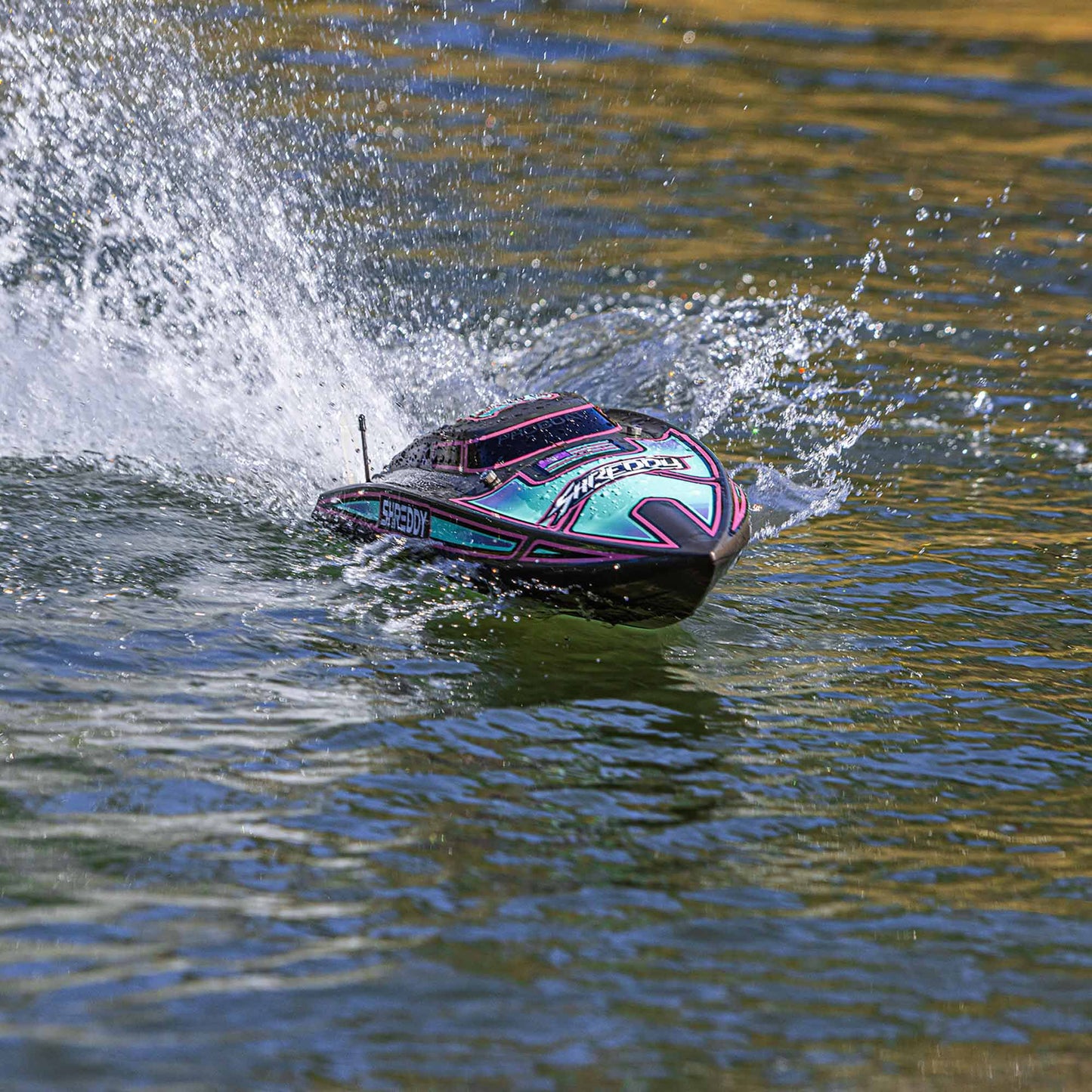 Proboat Shreedy Recoil V2 26 Self-Righting, Brushless: RTR