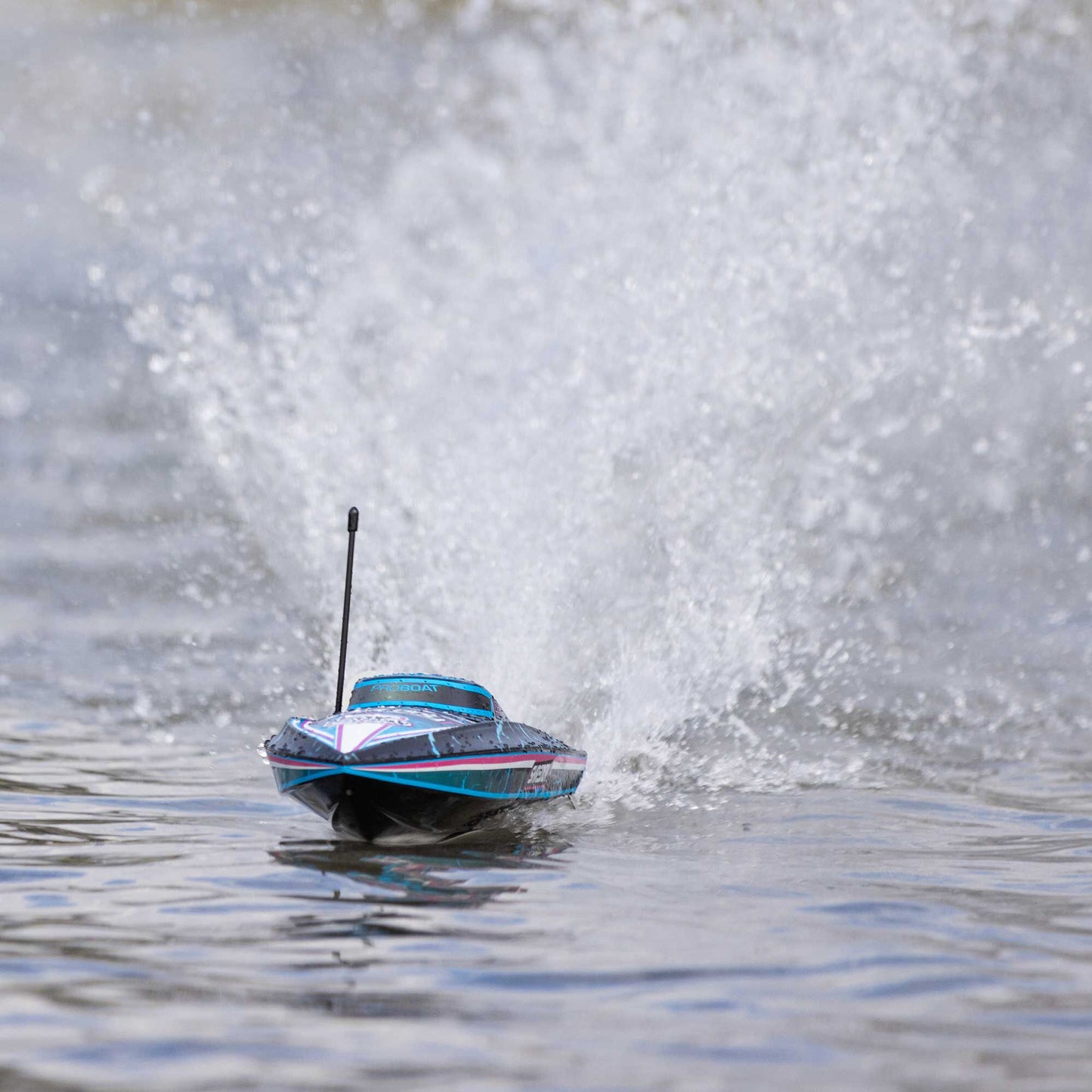 ProBoat Recoil 2 18" Brushless, Shreddy: RTR